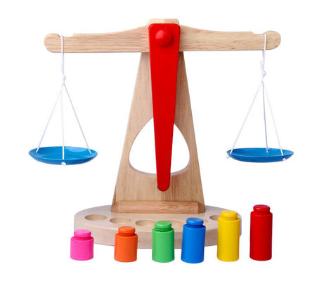 Pesage de l'échelle en bois Toy Montessori Balance Scale d'équilibre de 10CM