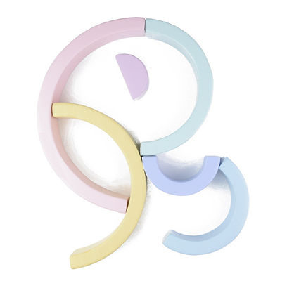 Sept empileur en bois Toy Jengle Arched d'arc-en-ciel de la couleur 13.5cm