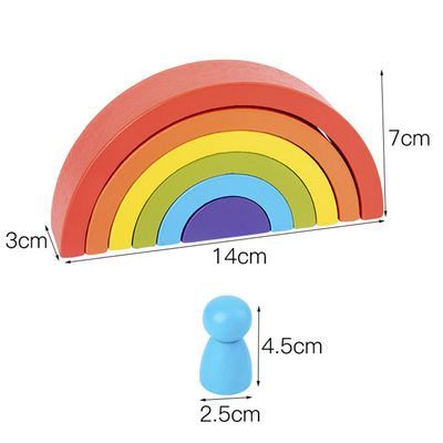 Sept empileur en bois Toy Jengle Arched d'arc-en-ciel de la couleur 13.5cm