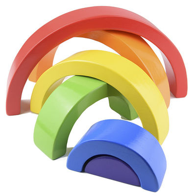 Sept empileur en bois Toy Jengle Arched d'arc-en-ciel de la couleur 13.5cm
