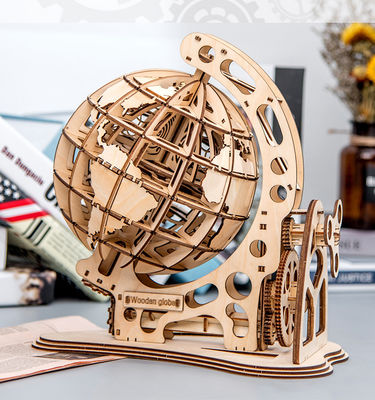 le puzzle en bois perpétuel du bloc 3D joue le modèle mécanique en bois