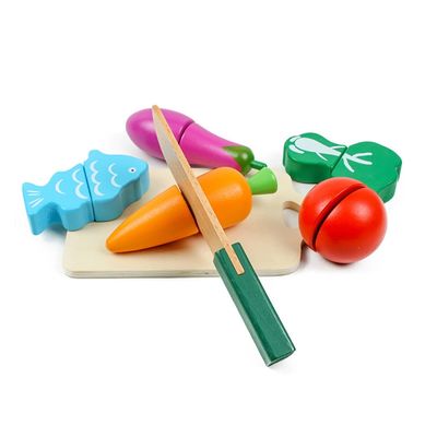 Le légume en bois coloré de la simulation ISO9001 joue le fruit en bois de jeu