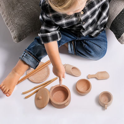 La cuisine miniature en bois de la vaisselle 8.9cm a placé le jouet réglé à cuire en bois