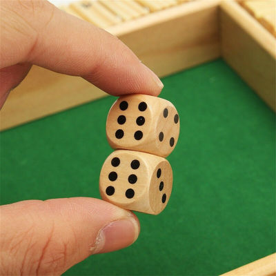 Jeu d'échecs en bois des enfants 91mm de pièces d'échecs de famille d'enfants en bois d'activité