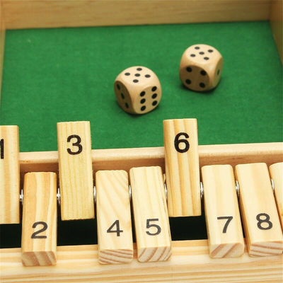 Jeu d'échecs en bois des enfants 91mm de pièces d'échecs de famille d'enfants en bois d'activité