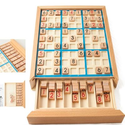 Pièces d'échecs en bois des contrôleurs 3.8cm de hêtre pliant l'échiquier en bois