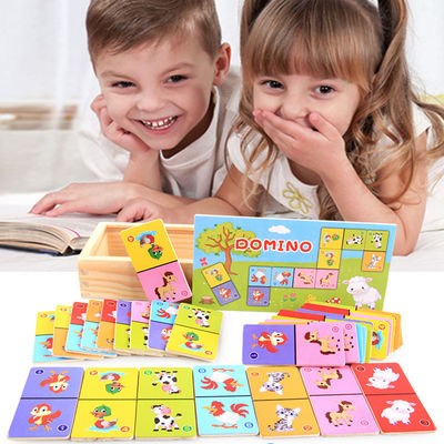 Le cube en domino du solitaire 4cm déconcertent des dominos en bois pour des enfants en bas âge
