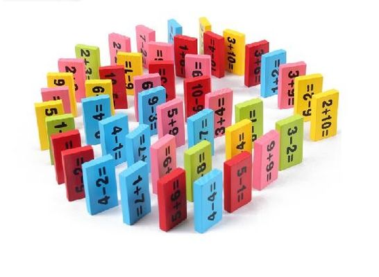 Les blocs en bois de domino du Basswood 120pc ont placé le rassemblement construisant Montessori
