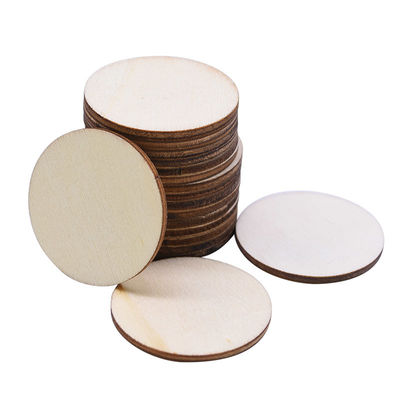 Disques en bois non finis en bois de pin de métiers de la peinture 10cm de blanc