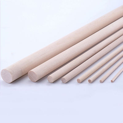 Métiers en bois non finis polis de 4mm longtemps autour des bâtons en bois