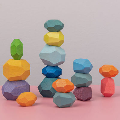 Les pierres en bois de blocs constitutifs de bébé des roches 190g place Montessori