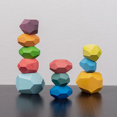 Les pierres en bois de blocs constitutifs de bébé des roches 190g place Montessori