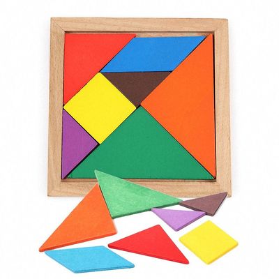 Le bébé en bois de la place 11cm Montessori joue le casse-tête de 7 morceaux