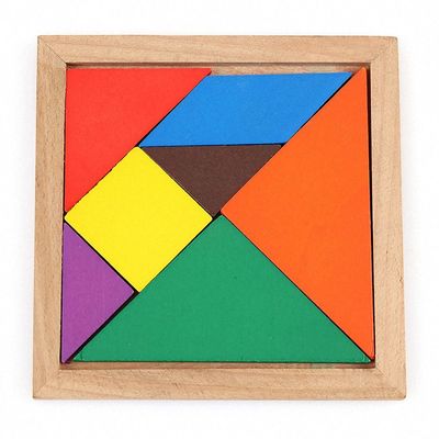 Le bébé en bois de la place 11cm Montessori joue le casse-tête de 7 morceaux