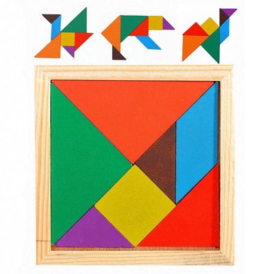 Le bébé en bois de la place 11cm Montessori joue le casse-tête de 7 morceaux