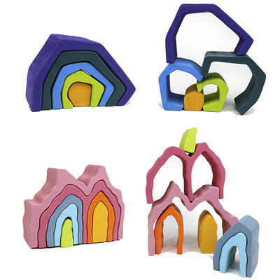 DIY a assemblé les jouets en bois Montessori de blocs de 11.5cm que le bloc a placé l'équilibre empilé