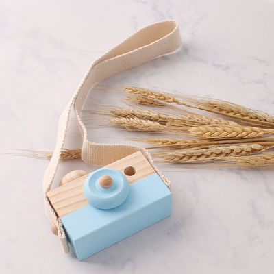 Pendant en bois de caméra de collier de Montessori de hêtre pour le bébé
