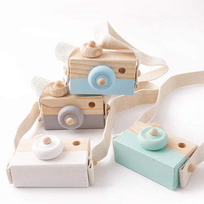 Pendant en bois de caméra de collier de Montessori de hêtre pour le bébé