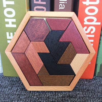 Casse-tête en bois hexagonaux de Montessori des enfants