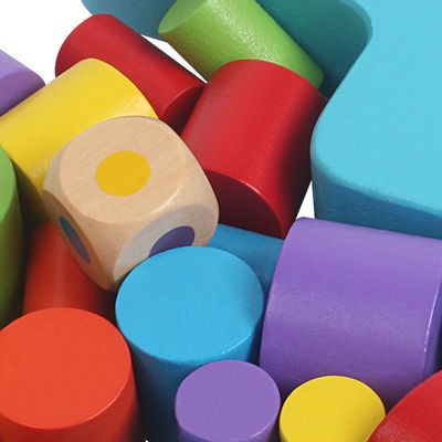 Jeu en bois d'équilibre de lune de Montessori pour l'étude tôt