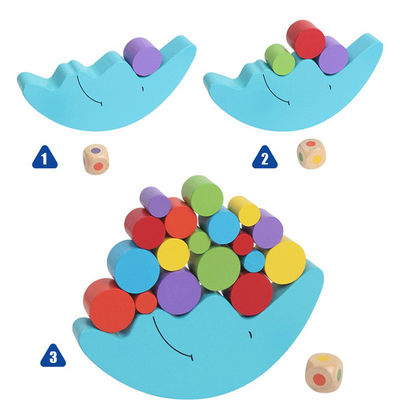 Jeu en bois d'équilibre de lune de Montessori pour l'étude tôt