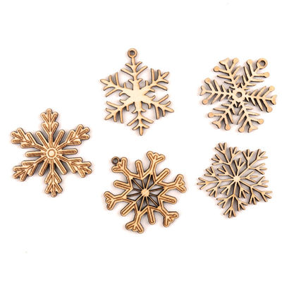 Le flocon de neige de peinture d'albums modèlent les métiers en bois faits main