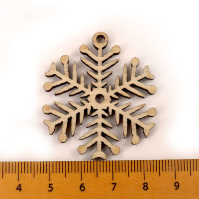 Le flocon de neige de peinture d'albums modèlent les métiers en bois faits main