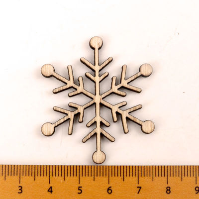 Le flocon de neige de peinture d'albums modèlent les métiers en bois faits main
