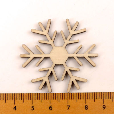 Le flocon de neige de peinture d'albums modèlent les métiers en bois faits main