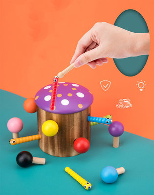 Crochet en bois le jeu de ver pour la formation de coordination d'oeil de la main des enfants