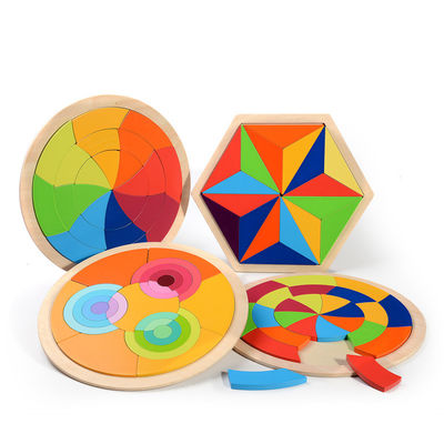 Blocs en bois de puzzle d'arc-en-ciel de développement de la petite enfance