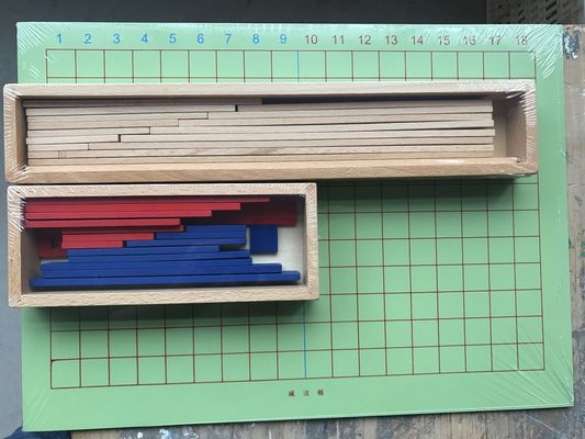 Addition de Montessori et conseil en bois de soustraction pour l'enseignement tôt de mathématiques