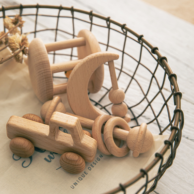 4 PCs/bébés d'ensemble joue le cadeau nouveau-né musical de Teether de hochet en bois naturel