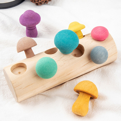 Champignon en bois d'enfants sélectionnant les blocs DIY 3D d'arc-en-ciel de jouets