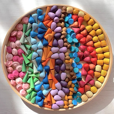 Le bébé le constructeur qu'en bois a placé l'arc-en-ciel en bois nordique bloque le bébé éducatif G d'enfant en bas âge d'enfants de jouets de Montessori de pièces lâches