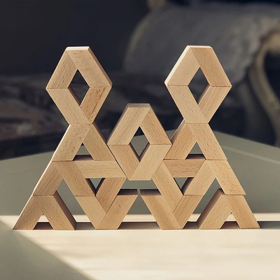blocs de empilement éducatifs en bois d'Unpaint Montessori de grand des blocs 3D constitutifs de la forme de v 16pcs bébé en bois naturel de jouets à