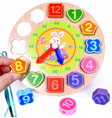 Les perles éducatives animales de Montessori d'horloge perlée en bois colorée de Digital déconcerte des instruments assortissant l'horloge Toy Kid