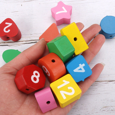 Les perles éducatives animales de Montessori d'horloge perlée en bois colorée de Digital déconcerte des instruments assortissant l'horloge Toy Kid