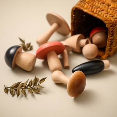 Le champignon forment les blocs en bois pour des enfants éducatifs