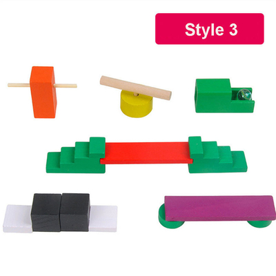 Accessoires colorés en bois de domino pour des enfants