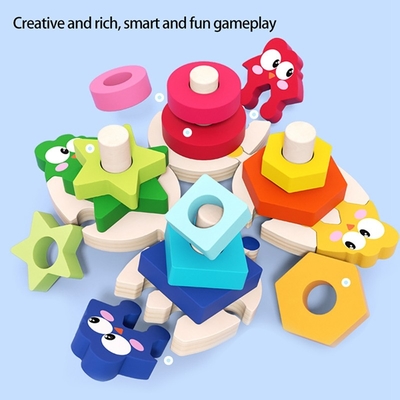 Jouets de empilement en bois assortissant pour l'étude tôt d'école maternelle de garçons de filles