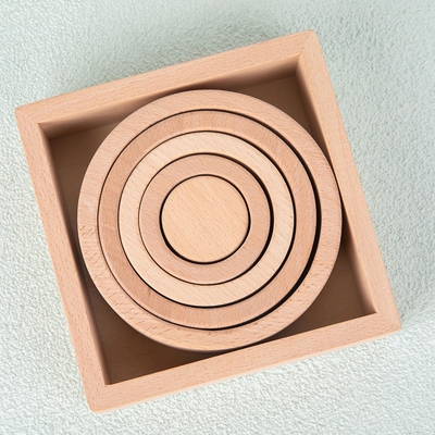 Le puzzle en bois d'emboîtement d'empileur bloque Montessori empilant le jeu pour l'école maternelle