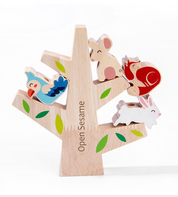Équilibre animal en bois empilant l'arbre naturel Toy For Preschool de jeu