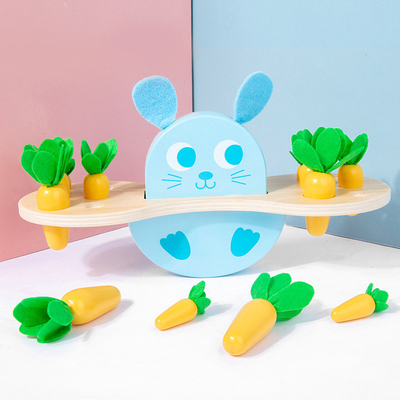 Radis en bois de bloc constitutif d'équilibre de lapin tirant le jeu