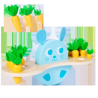 Radis en bois de bloc constitutif d'équilibre de lapin tirant le jeu