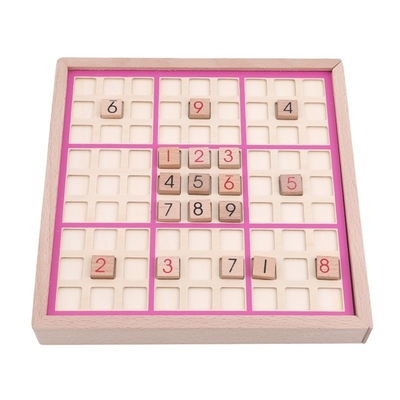 Contrôleurs internationaux de hêtre d'échecs de Sudoku d'enfants pliant le Tableau de jeu