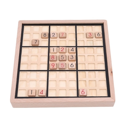 Contrôleurs internationaux de hêtre d'échecs de Sudoku d'enfants pliant le Tableau de jeu