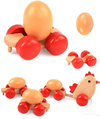 Enfant en bois de parent de Hen Pulling Egg Driving Train tenu dans la main