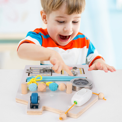 La formation occupée en bois se pliante de qualifications de la vie de conseil de Montessori ouvrent