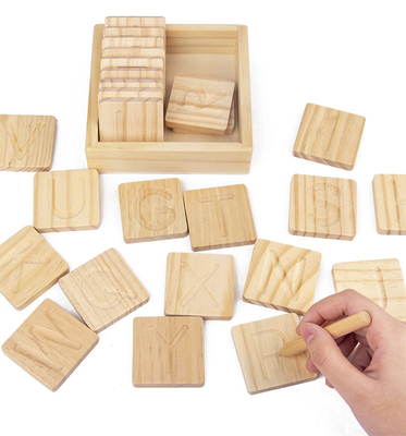 Montessori en bois Word orthographiant le conseil Pen Control Training de pratique en matière de cannelure